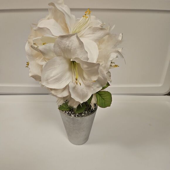 White Flowers and Feathers Floral Accent Decor - Picture 8 of 8